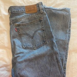 Levi’s Wedgie Jean Size 29. Cropped/ankle fit. Straight leg.